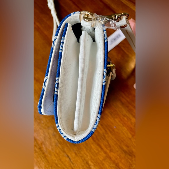 Dooney & Bourke Chicago Cubs MLB Crossbody Wallet NWT - Picture 5 of 13